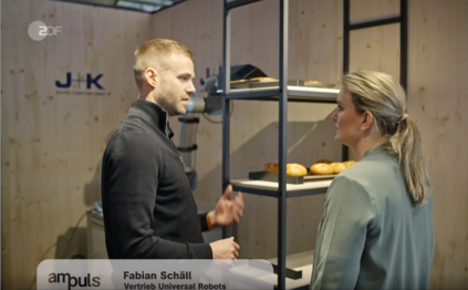 ZDF_dreht_am_J_K_Messestand_Roboter.png