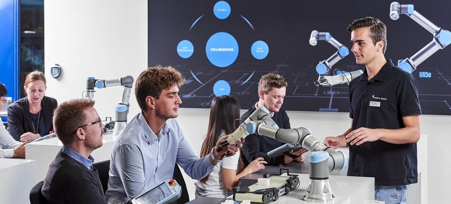 CORE_Training_UNIVERSAL_ROBOTS_JUGARD_KUENSTNER.jpg